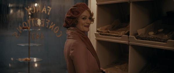 Bild 1 von 8: Queenie Goldstein (Alison Sudol)