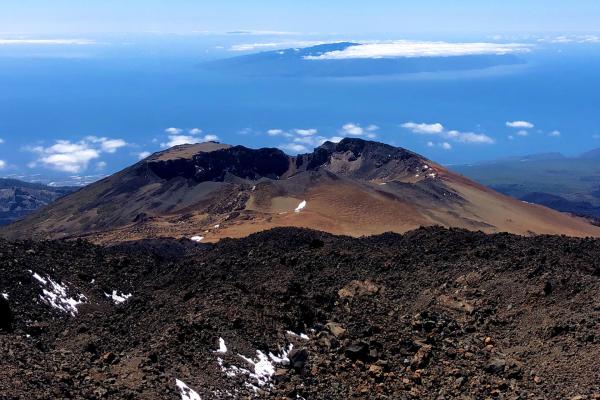 Bild 1 von 6: Vulkanlandschaft im Teide Nationalpark auf Teneriffa.