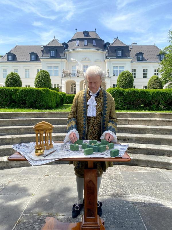 Bild 1 von 13: Im Bild: Graf Lacy plant seinen Neuwaldegger Landschaftsgarten.