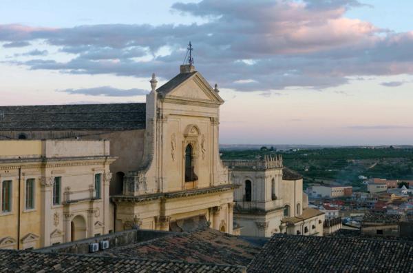 Bild 1 von 6: Die Basilica Santissimo Salvatore in Noto