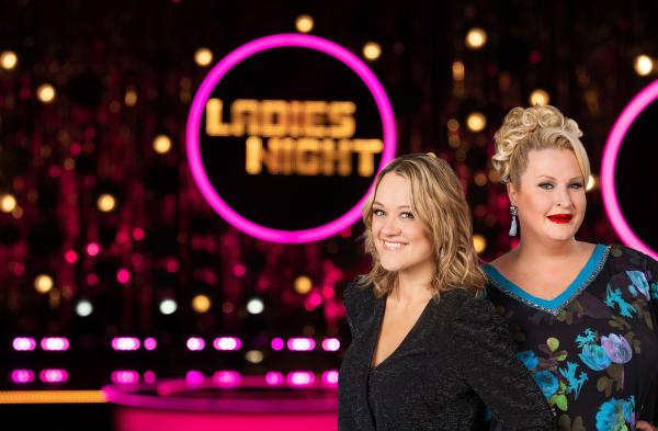 Bild 1 von 1: Die Gastgeberinnen Lisa Feller (l.) und Daphne de Luxe (r.).