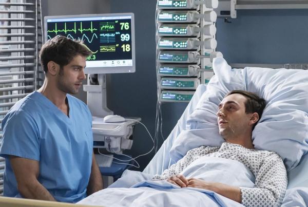 Bild 1 von 10: Dr. Niklas Ahrend (Roy Peter Link, l.); Finn Schiller (Fabian Oscar Wien, r.)