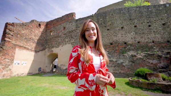 Bild 1 von 8: Im Bild: Sasa Schwarzjirg besucht die Burg Güssing.
