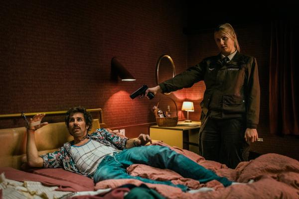 Bild 1 von 1: Bax' Exfreundin steckt mit der Sekte unter einer Decke: David Constantin als Bax und Clelia Fux als Gerda.