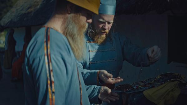 Bild 1 von 8: Die Wikinger wenden sich immer mehr dem Handel zu, spannen ihr Netzwerk durch viele Länder.