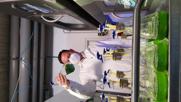 Bild 1 von 2: Thomas Brück von der TU München produziert aus Algen Carbon.