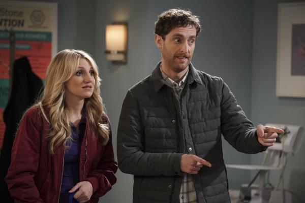 Bild 1 von 11: Gina Dabrowski (Annaleigh Ashford, l.); Drew Dunbar (Thomas Middleditch, r.)