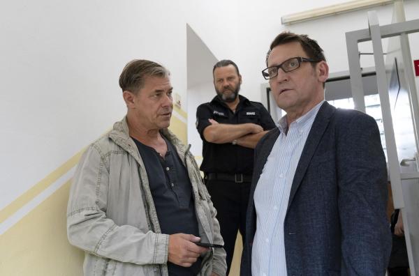 Bild 1 von 6: (v.l.n.r.) Finn Kiesewetter (Sven Martinek); Lars Englen (Ingo Naujoks); Gerd Maas (Christian Rudolf)