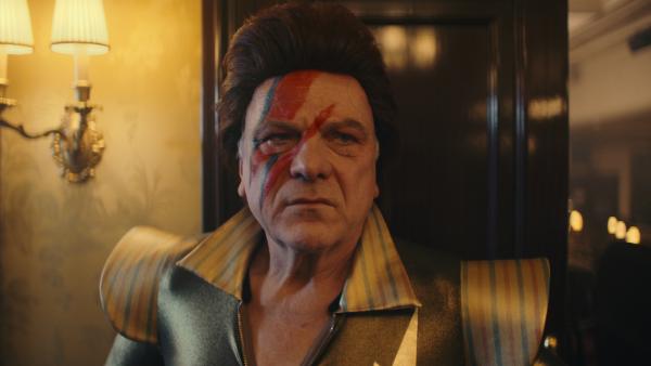 Bild 1 von 15: Für Vincent Kowalski (Bernhard Schütz) ist seine Rolle als David Bowie eine Qual.