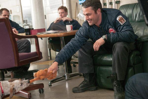 Bild 1 von 9: Chicago Fire Season1 EP Viral,Chicago Fire Staffel1 EP Ein Blick ist nur ein Blick