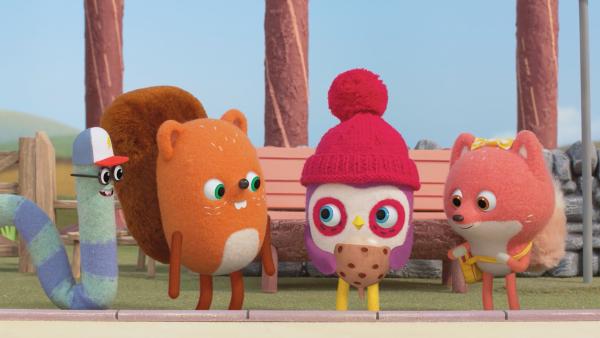 Bild 1 von 3: Die geheimnisvolle Eichel aus der alten Spielkiste von Papsi scheint alles zu wissen. Sie sagt sogar das Wetter voraus. Beccas Bande übernimmt die Wettervorhersage im Wald-Rock-Radio und vertraut dabei ganz auf die Eichel.