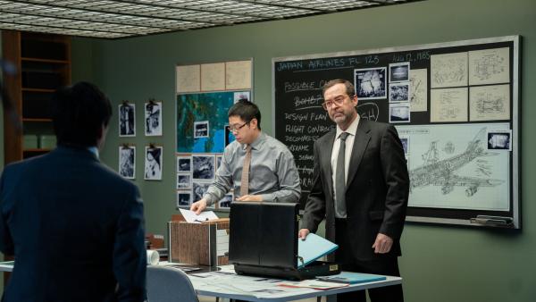 Bild 1 von 1: Die Ermittler fanden in alle Richtungen nach der Ursache für den Absturz.