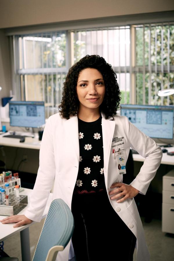 Bild 1 von 42: Im Bild: Jasika Nicole (Dr. Carly Lever).