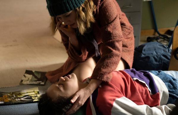 Bild 1 von 15: Sarah Wünsche (Marlene Morreis) sorgt sich um ihren zwölfjährigen Sohn Paul (Oskar Netzel).