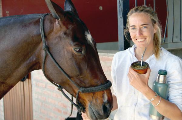 Bild 1 von 4: Clarita Cassino ist eine der Top-Polospielerinnen Argentiniens, ein Leben ohne Pferde ist für sie undenkbar: \