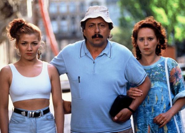 Bild 1 von 4: (v.l.n.r.) Rita Struutz (Marie Gruber); Udo Struutz (Wolfgang Stumph); Jacqueline (Claudia Schmutzler)