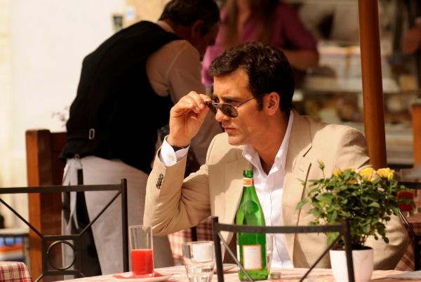 Bild 1 von 19: Der MI6 Spion Ray Koval (Clive Owen) hat nur ein Ziel: An die Formel eines neuen Produkts zu gelangen, dessen Erst-Patentierung eine Menge Geld einbringen wird ...