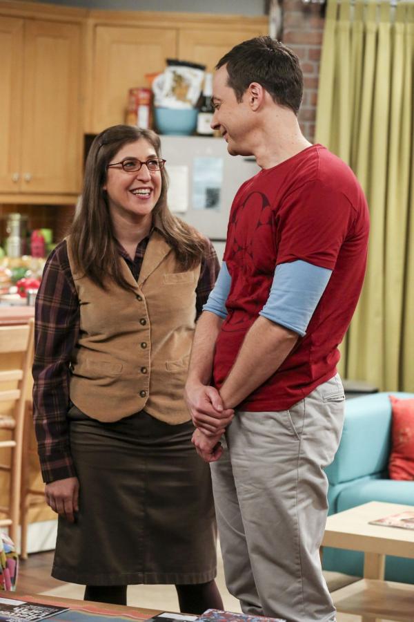 Bild 1 von 20: Ihr Wohnexperiment ist tatsächlich geglückt: Sheldon (Jim Parsons, r.) und Amy (Mayim Bialik, l.) wollen dauerhaft zusammenziehen. Wie soll das nur gutgehen?