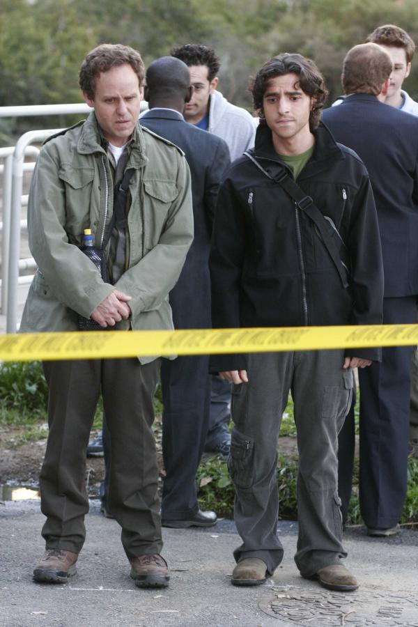Bild 1 von 7: Peter MacNicol (Larry Fleinhart), David Krumholtz