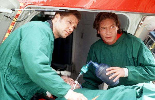 Bild 1 von 12: Im Bild (v.li.): Manfred Stücklschwaiger (Thomas Wächter), Rainer Grenkowitz (Dr. Michael Lüdwitz).