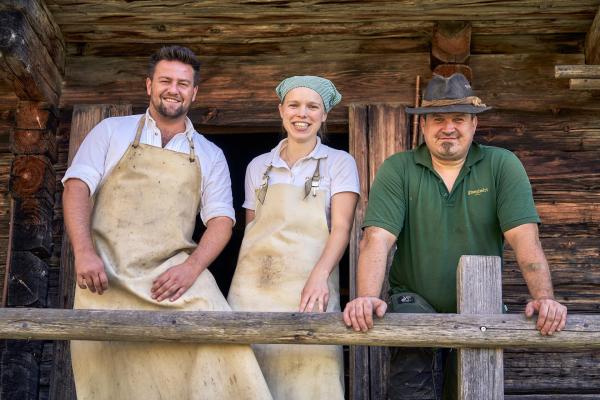 Bild 1 von 46: Im Bild: Landwirt und Gastronom Johannes Hauser, Käserin Anna Aichberger, Melker Daniel Mayer.