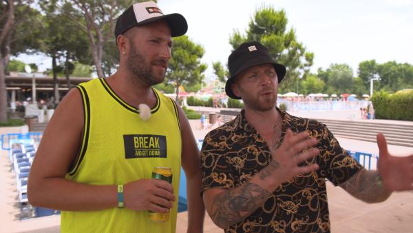 Bild 1 von 4: S04F04: Sascha und Dennis moderieren die \