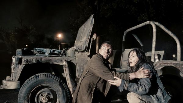 Bild 1 von 6: Sam Worthington (Marcus Wright),  Moon Bloodgood (Blair Williams)