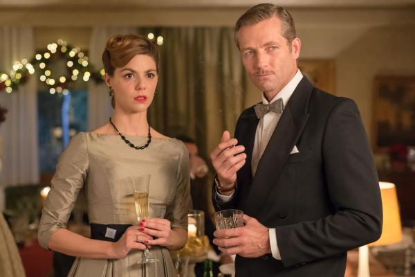 Bild 1 von 7: Cristina Otegui (Manuela Velasco, l.); Víctor (Carlos Gorbe, r.)