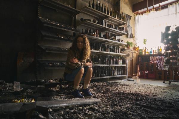 Bild 1 von 5: Wie soll es nun weitergehen? Aylin (Gülseren Erkut) ist verzweifelt.