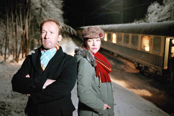 Bild 1 von 9: Im Bild: Eisige Zeiten zwischen Sina (Aglaia Szyszkowitz) und Carl (Ulrich Noethen).