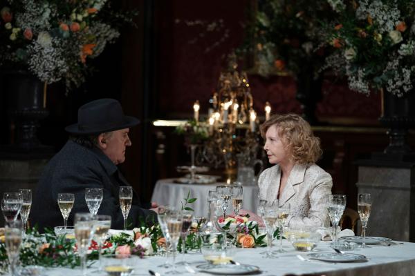 Bild 1 von 10: Maigret (Gérard Depardieu) konfrontiert Madame Clermont-Valois (Aurore Clément) mit seinen Ermittlungsergebnissen.