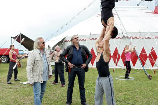 Bild 1 von 16: Im Bild (v.li.): Gregor Seberg (Helmuth Nowak), Stefan Jürgens (Carl Ribarski).