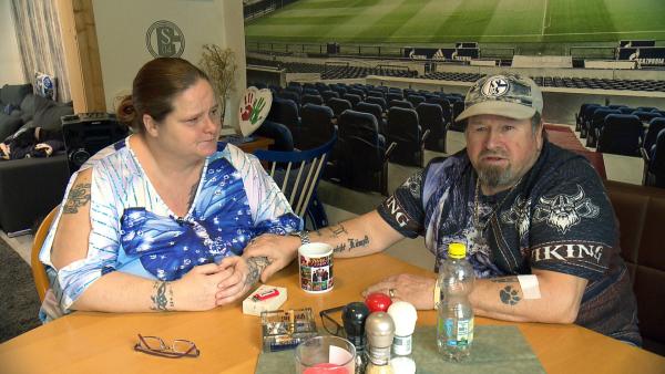 Bild 1 von 2: Bei Tanja in Gelsenkirchen herrscht indes Aufbruchstimmung: Nachdem die 45-Jährige ihrem Mann Willy (62) von ihren Plänen, in eine psychiatrische Klinik zu gehen, erzählt hat, wurde ihr direkt ein Platz zugewiesen.