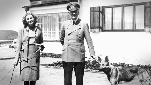 Bild 1 von 1: Das unbestritten prominenteste Tier im Dritten Reich ist Blondie, Adolf Hitlers Schäferhund.
