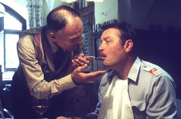 Bild 1 von 18: Im Bild (v.li.): Hans Peter Hallwachs (Michael Winkelbauer), Ferry Öllinger (Kroisleitner).