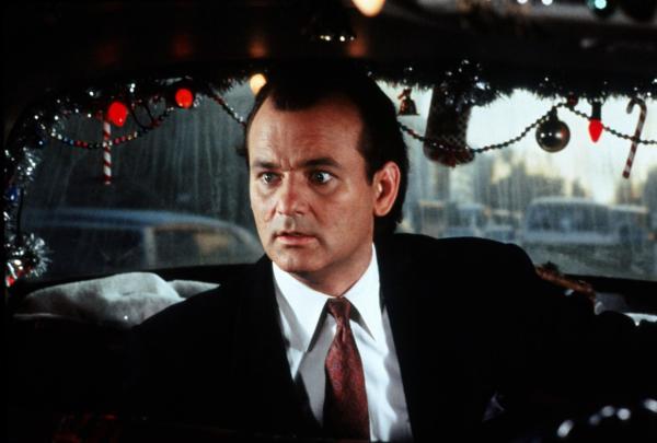 Bild 1 von 13: Der erfolgsbesessene und zynische Fernsehboss Frank Cross (Bill Murray) will aus dem zarten Weihnachtsmärchen von Charles Dickens ein blutrünstiges Actionspektakel machen, der Einschaltquoten wegen ...