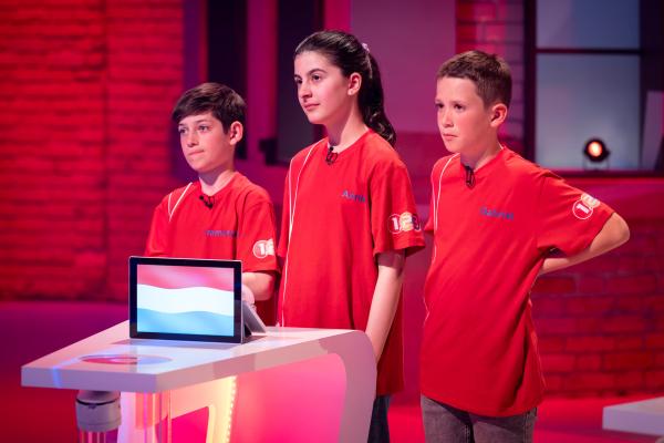 Bild 1 von 12: Das rote Rateteam aus Contern/Luxemburg wartet gespannt auf die Auflösung der kniffligen Quizfrage.