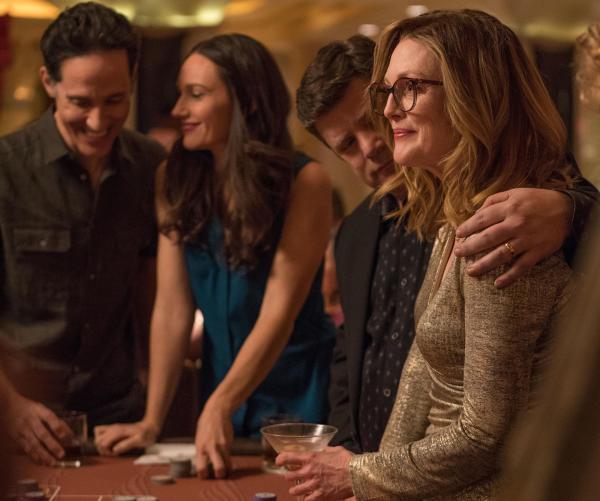 Bild 1 von 9: Gloria Bell (Julianne Moore, r.)