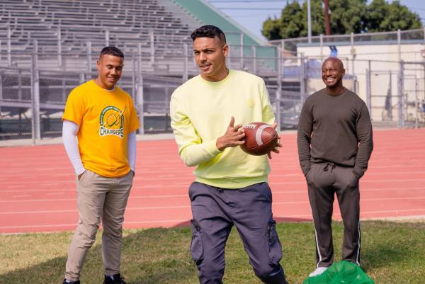 Bild 1 von 11: Im Bild: Michael Evans Behling (Jordan Baker, mi.), Taye Diggs (Billy Baker, re.).