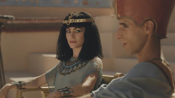 Bild 1 von 5: Hatschepsut wird mit ihrem Halbbruder Thutmosis II. vermählt. Die beiden regieren jedoch nur kurze Zeit zusammen, denn der Pharao stirbt bereits in jungen Jahren.