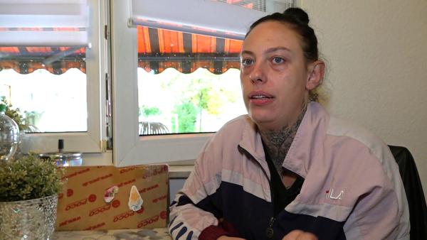 Bild 1 von 3: Die alleinerziehende Janine ist verunsichert, weil bei Sohn Jaydin eine Untersuchung angeraten wird...