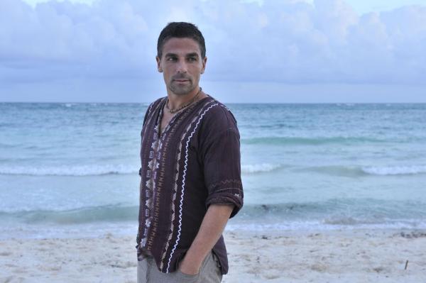 Bild 1 von 13: Gaukelt Barbara vor, unverheiratet zu sein: Pepe (Roberto Guerra) ...