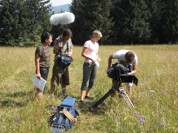 Bild 1 von 4: Im Bild: Redakteurin: Gabi Reuther; Kameramann: Andreas Sacherer, Kameraassistent: Thomas Feichter und Regieassistentin:  Katrin Kremsbrucker.