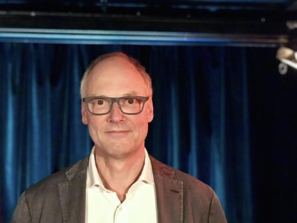 Bild 1 von 5: Prof. Dr. theol. habil. Arne Manzeschke von der Evangelischen Hochschule Nürnberg fragt: Herr oder Knecht? Über unseren zukünftigen Umgang mit der künstlichen Intelligenz.