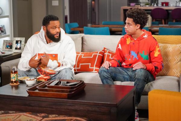 Bild 1 von 1: Im Bild (v.li.): Anthony Anderson (Andre 'Dre' Johnson), Marcus Scribner (Andre 'Junior' Johnson jr.).