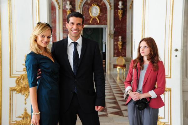 Bild 1 von 14: Lissie (Jennifer Ulrich, r.) kann es nicht fassen: Ihr abtrünniger Lover Paul (Pasquale Aleardi, M.) entpuppt sich als zukünftiger Verlobter der dänischen Prinzessin Silvia (Mirjam Weichselbraun, l.) ....