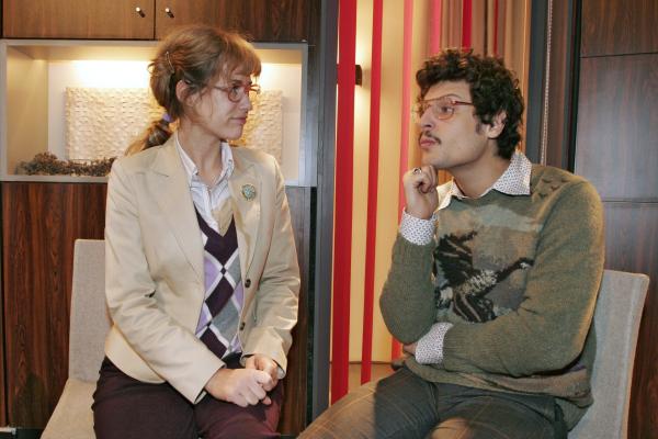 Bild 1 von 22: Lisa (Alexandra Neldel, l.) findet in Rokko (Manuel Cortez, r.) einen guten Zuhörer. - (Dieses Foto von Alexandra Neldel darf nur in Zusammenhang mit der Berichterstattung über die Serie \