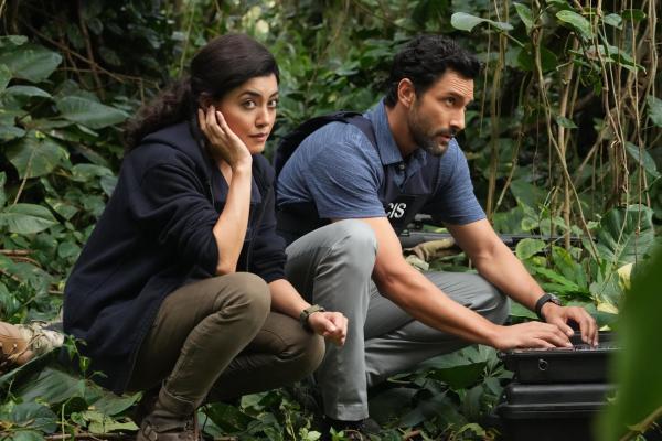 Bild 1 von 11: Lucy Tara (Yasmine Al-Bustami, l.); Jesse Boone (Noah Mills, r.)