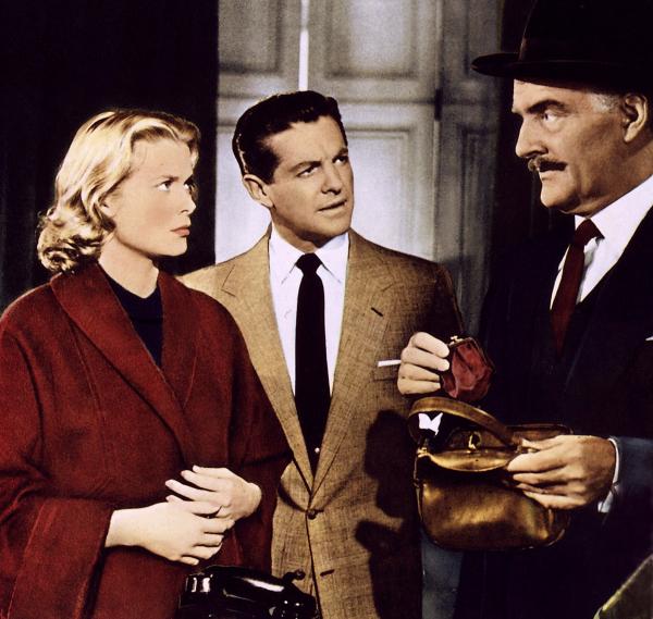 Bild 1 von 6: Margot (Grace Kelly), wegen Mordes zum Tode verurteilt, ist aus dem Gefängnis in ihre alte Wohnung gebracht worden, weil Inspektor Hubbard (John Williams, re.) endlich eine Möglichkeit sieht, ihre Unschuld zu beweisen. Gepannt hören sie und ihr Freund Mar