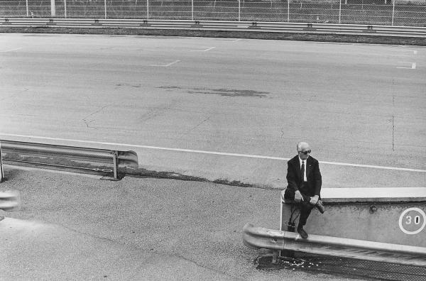 Bild 1 von 5: Der Italiener Enzo Ferrari war seit jeher fasziniert von der Schnelligkeit der ersten Rennwagen. Zeitlebens hegte er eine beinahe sinnliche Liebe zum Automobil.
